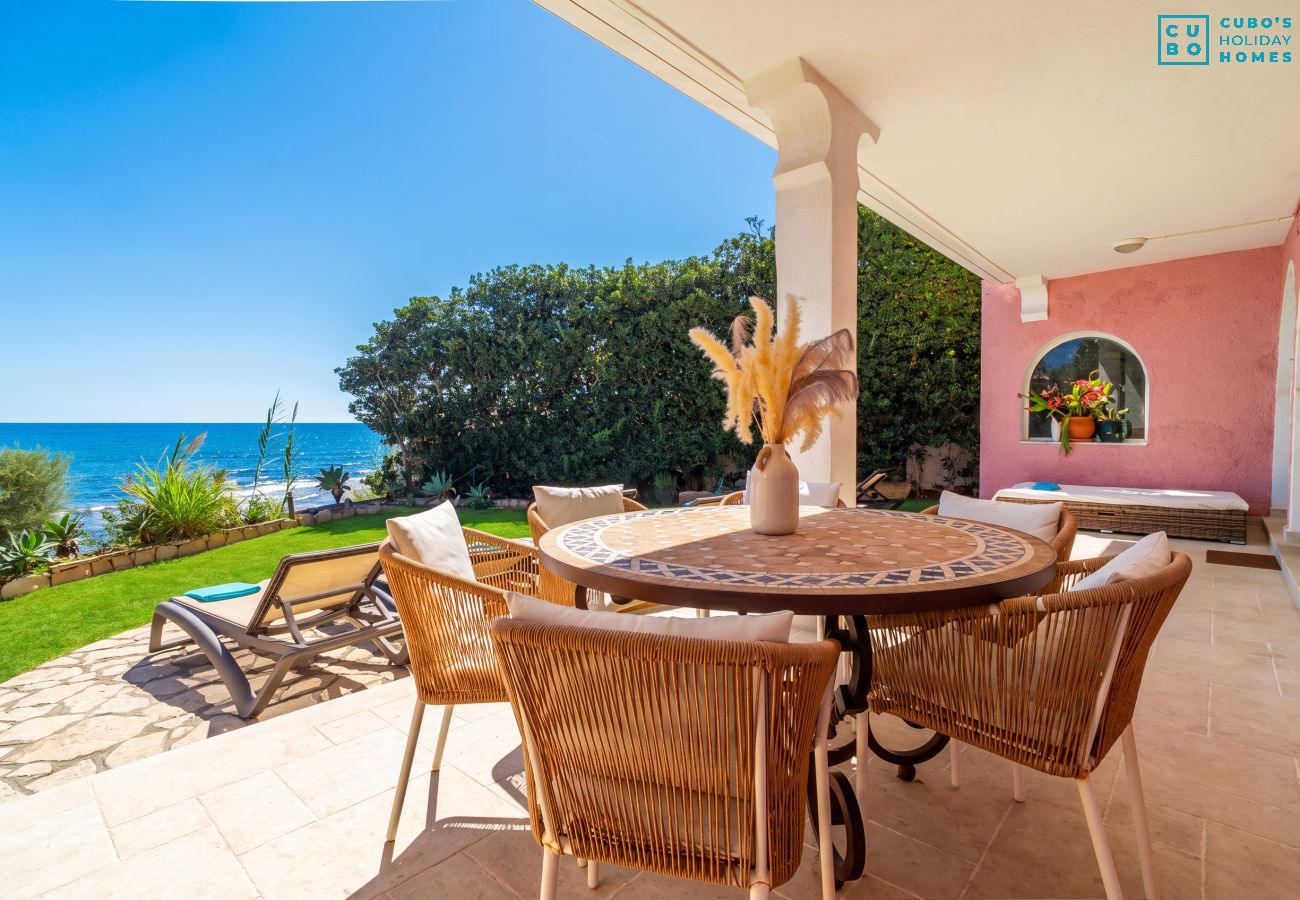 Villa à Mijas Costa - Cubo's Beachfront Villa Khayyam