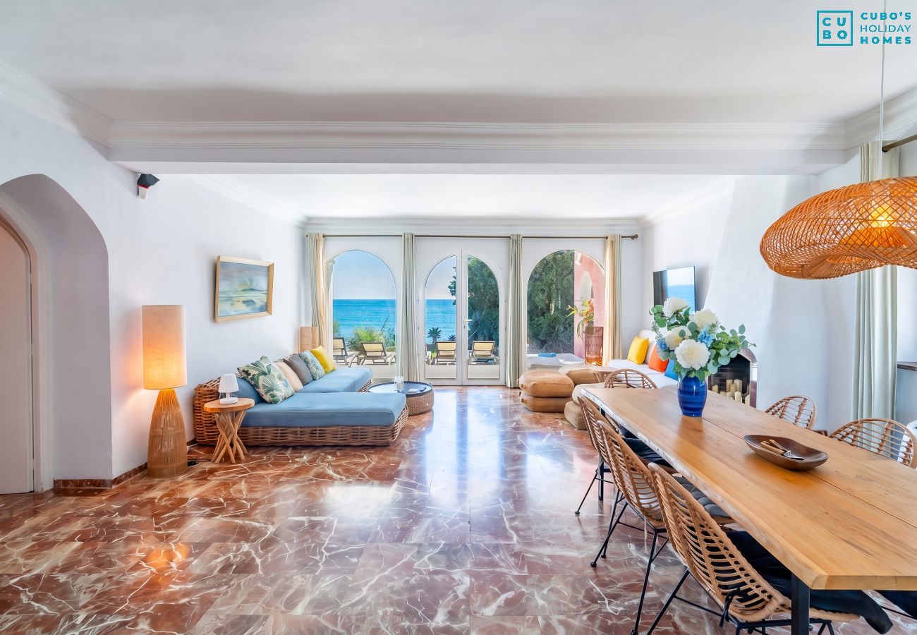 Villa à Mijas Costa - Cubo's Beachfront Villa Khayyam