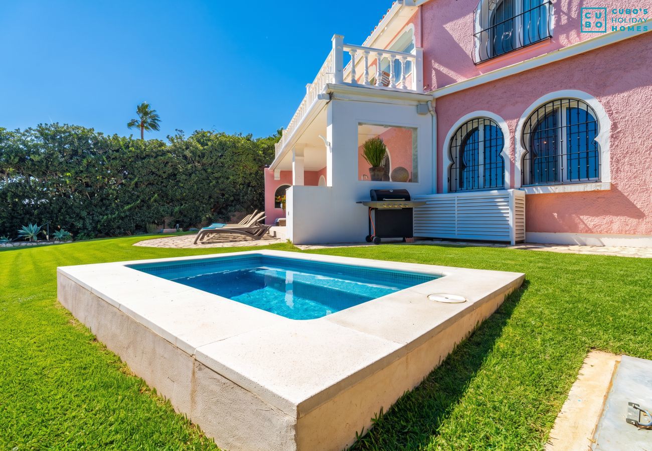 Villa à Mijas Costa - Cubo's Beachfront Villa Khayyam