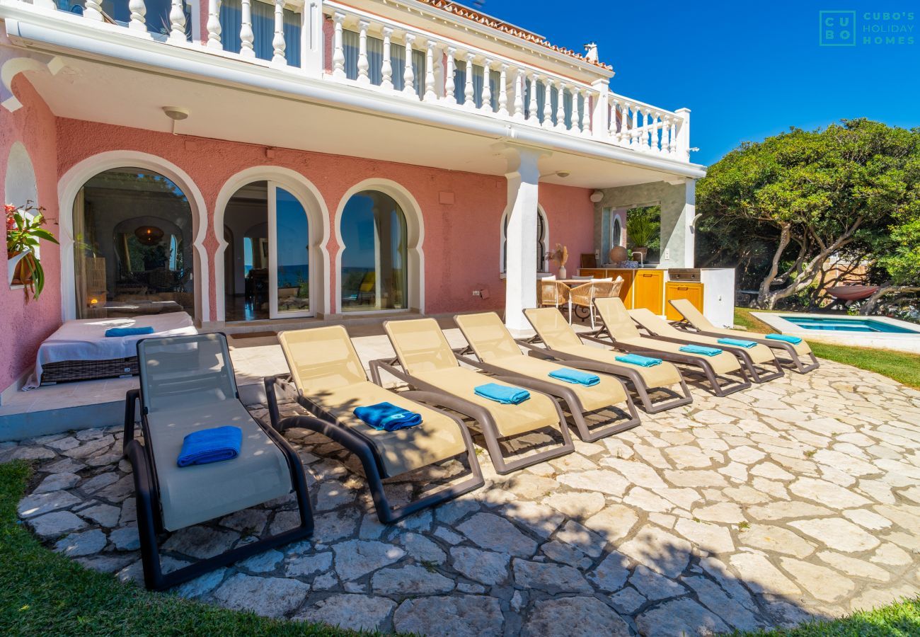 Villa à Mijas Costa - Cubo's Beachfront Villa Khayyam