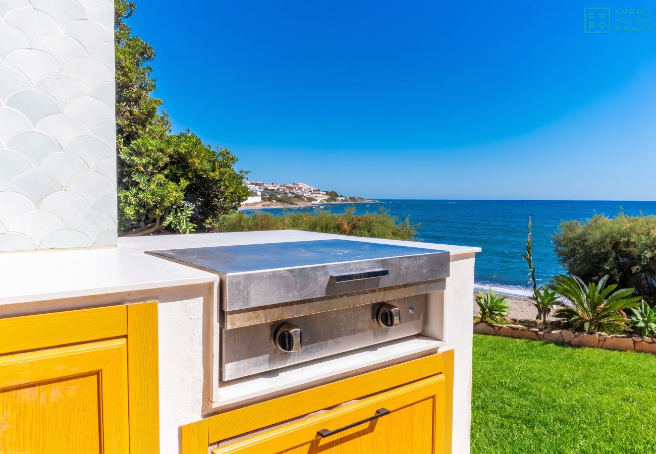 Villa à Mijas Costa - Cubo's Beachfront Villa Khayyam