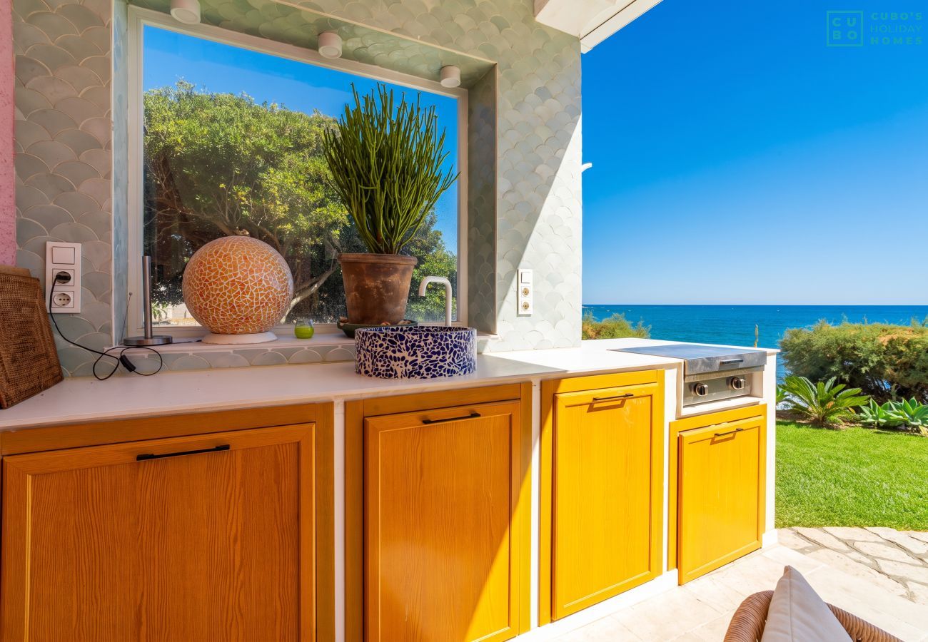 Villa à Mijas Costa - Cubo's Beachfront Villa Khayyam