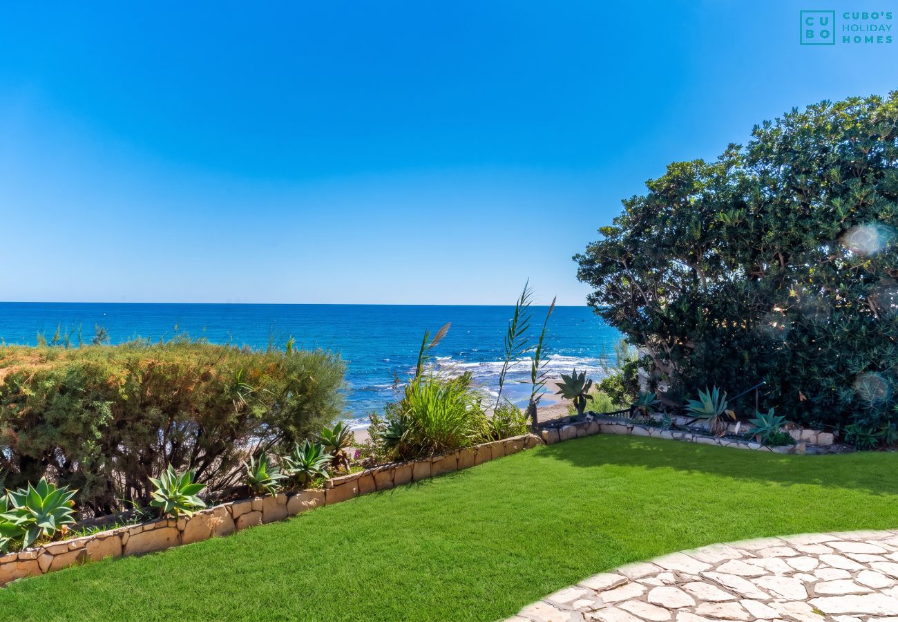 Villa à Mijas Costa - Cubo's Beachfront Villa Khayyam