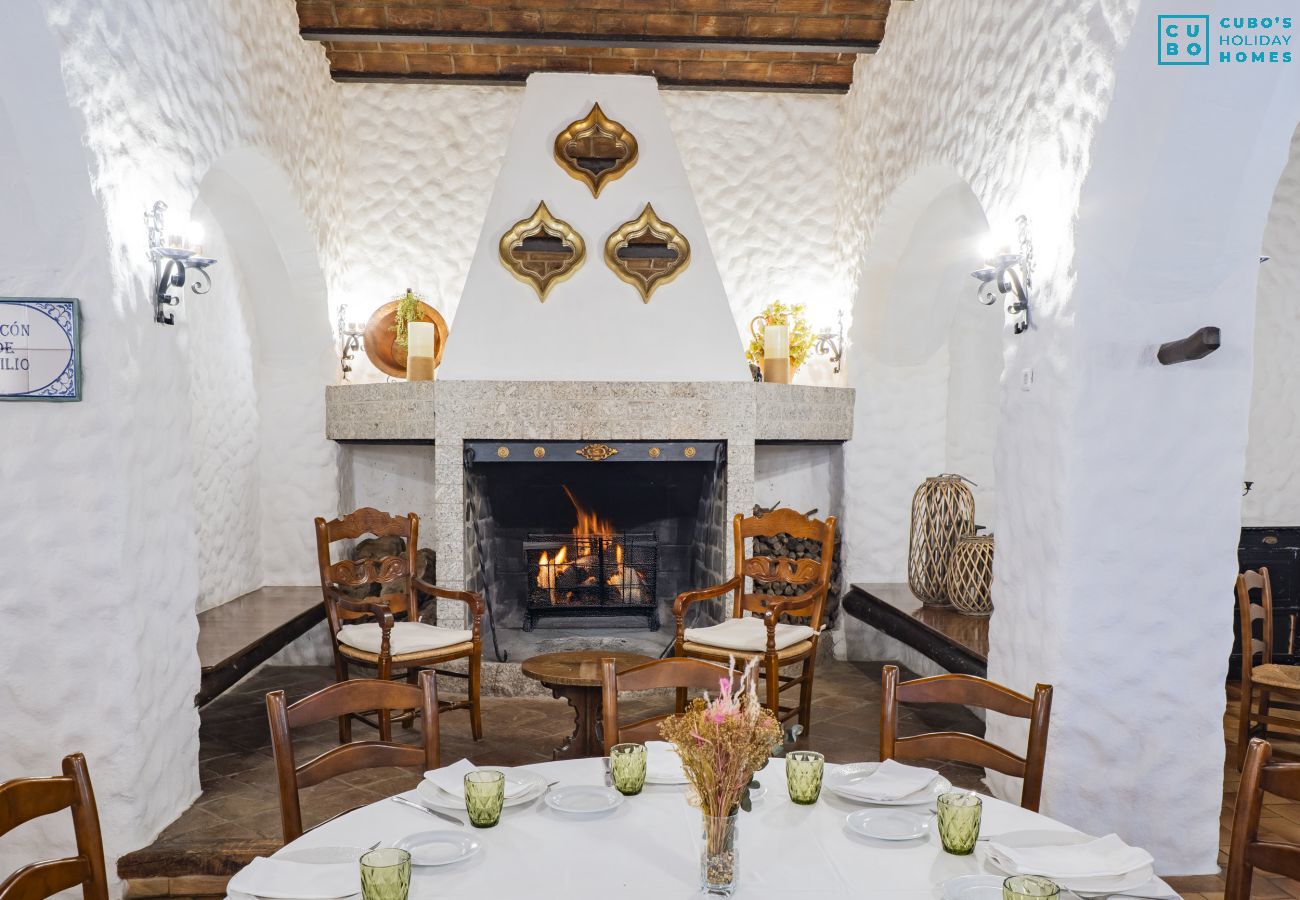 Chambres d'hôtes à Casarabonela - Cubo's Hotel Cortijo San Antonio 105 (Yerbabuena)