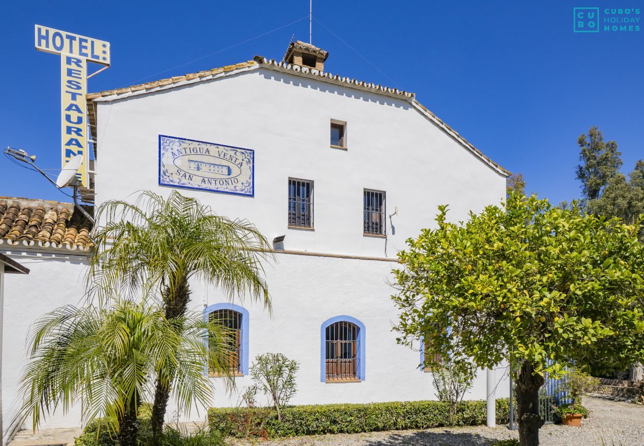 Chambres d'hôtes à Casarabonela - Cubo's Hotel Cortijo San Antonio 105 (Yerbabuena)
