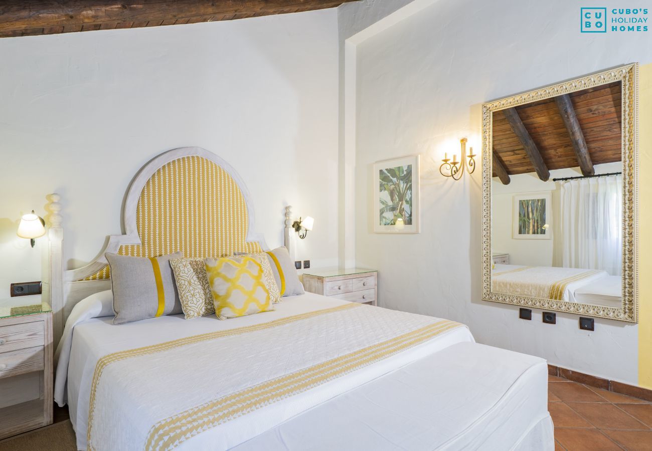 Chambres d'hôtes à Casarabonela - Cubo's Hotel Cortijo San Antonio 105 (Yerbabuena)