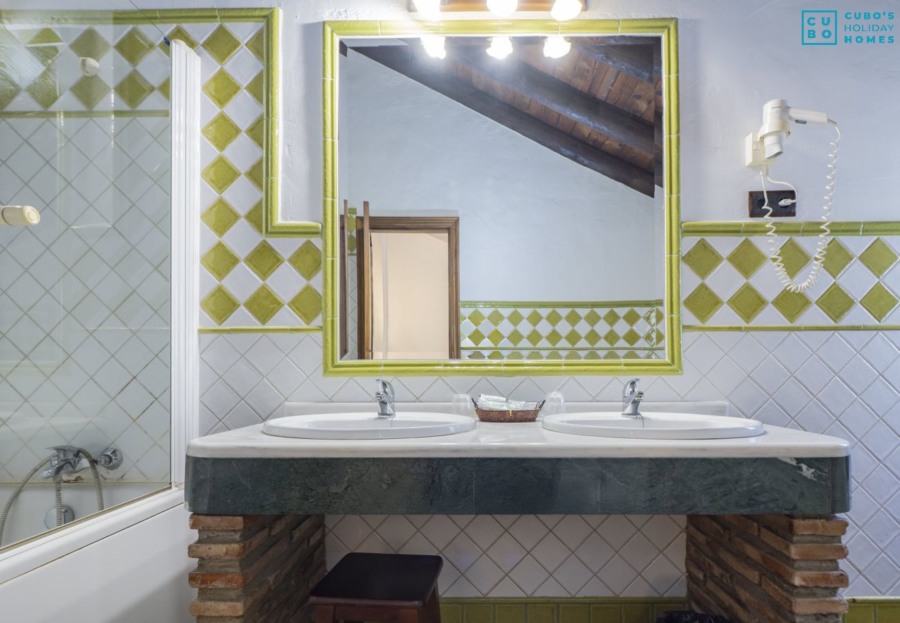 Chambres d'hôtes à Casarabonela - Cubo's Hotel Cortijo San Antonio 105 (Yerbabuena)