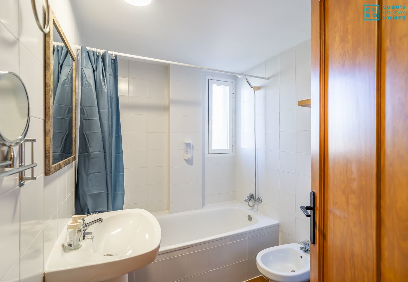 Chambres d'hôtes à Alhaurín el Grande - Cubo's NAZ Country Stay | Dbl Bath Compact Kit B&B