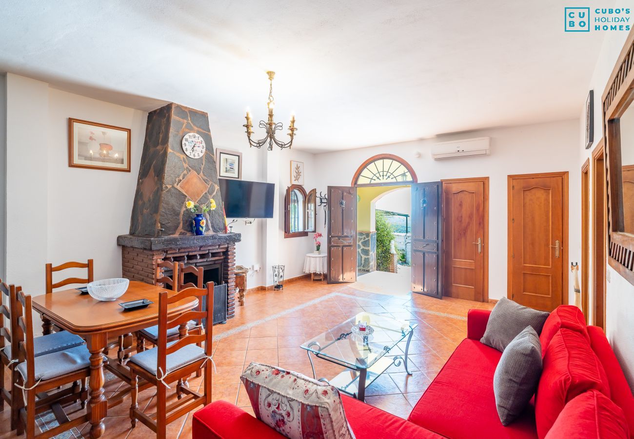 Gîte Rural à Alozaina - Cubo's El Valentin Rural House & Saltwater Pool