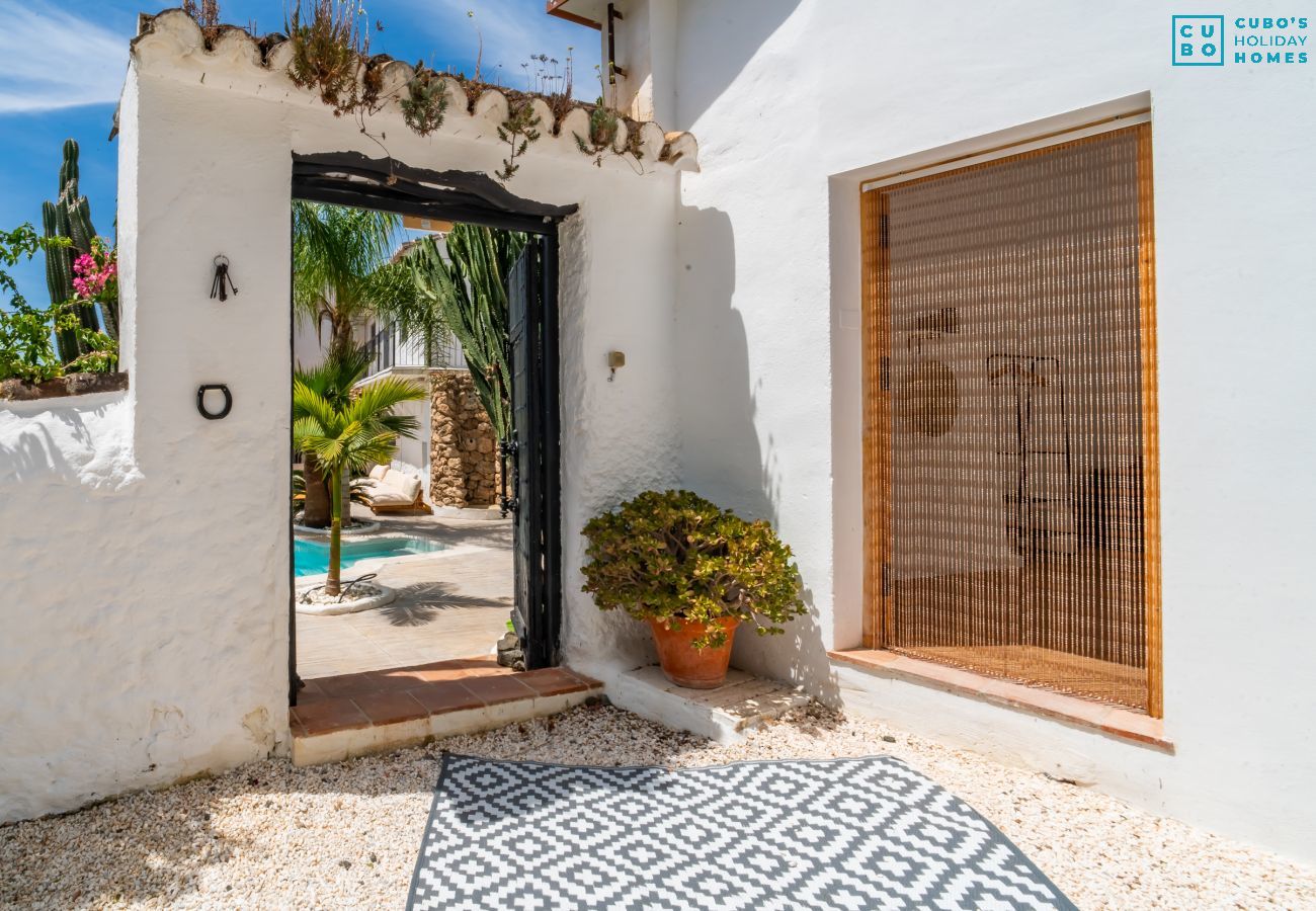 Gîte Rural à Casarabonela - Cubo's Cortijo Pura Paz Retreat