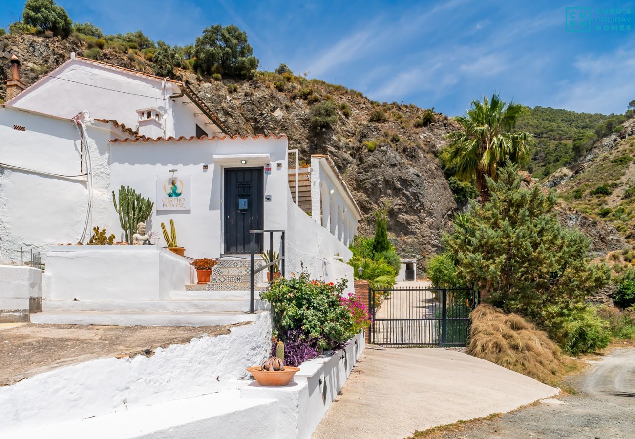 Gîte Rural à Casarabonela - Cubo's Cortijo Pura Paz Retreat