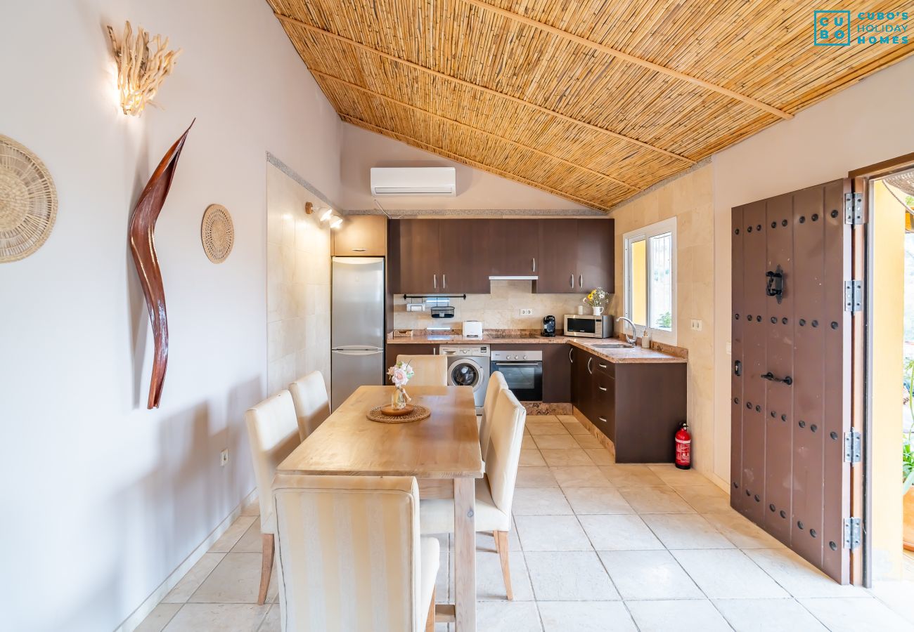 Gîte Rural à Coín - Cubo's Casa Alaya & Oasis Pool